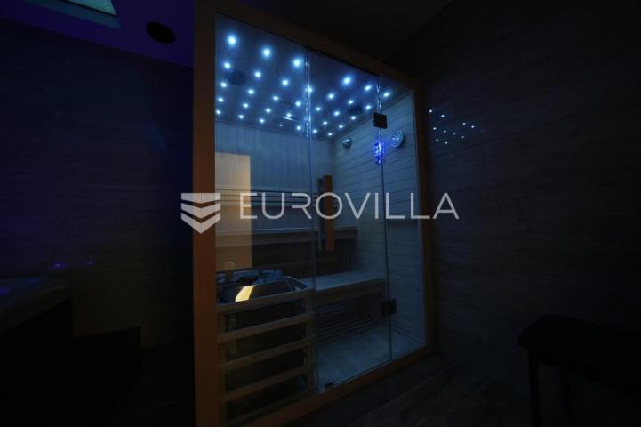 Zadar, Bili brig luksuzno opremljen trosobni i jednosobni stan s teretanom i spa centrom 241 m²