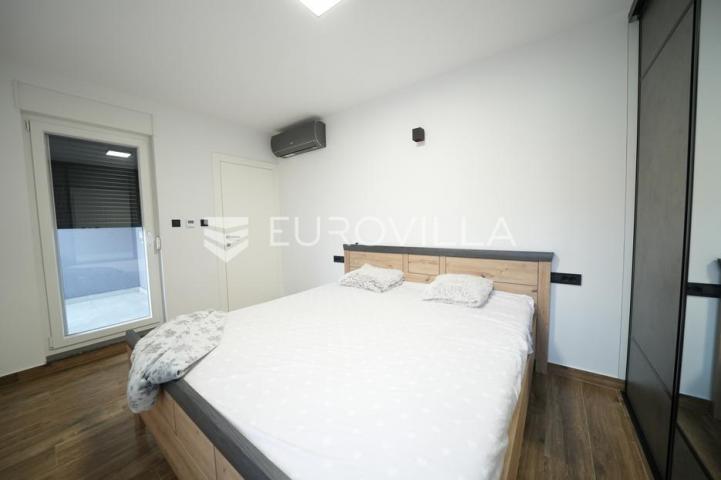 Zadar, Bili brig luksuzno opremljen trosobni i jednosobni stan s teretanom i spa centrom 241 m²