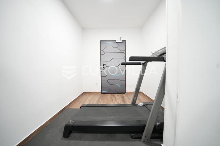 Zadar, Bili brig luksuzno opremljen trosobni i jednosobni stan s teretanom i spa centrom 241 m²