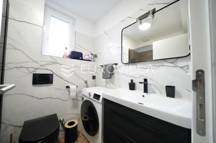 Zadar, Bili brig luksuzno opremljen trosobni i jednosobni stan s teretanom i spa centrom 241 m²