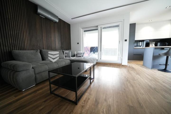 Zadar, Bili brig luksuzno opremljen trosobni i jednosobni stan s teretanom i spa centrom 241 m²