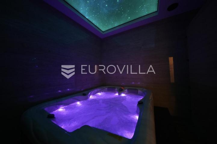 Zadar, Bili brig luksuzno opremljen trosobni i jednosobni stan s teretanom i spa centrom 241 m²