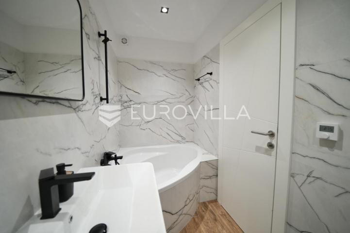 Zadar, Bili brig luksuzno opremljen trosobni i jednosobni stan s teretanom i spa centrom 241 m²