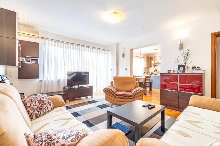 Zagreb, Sesvete, Stambeno poslovna roh bau kuća 410 m2