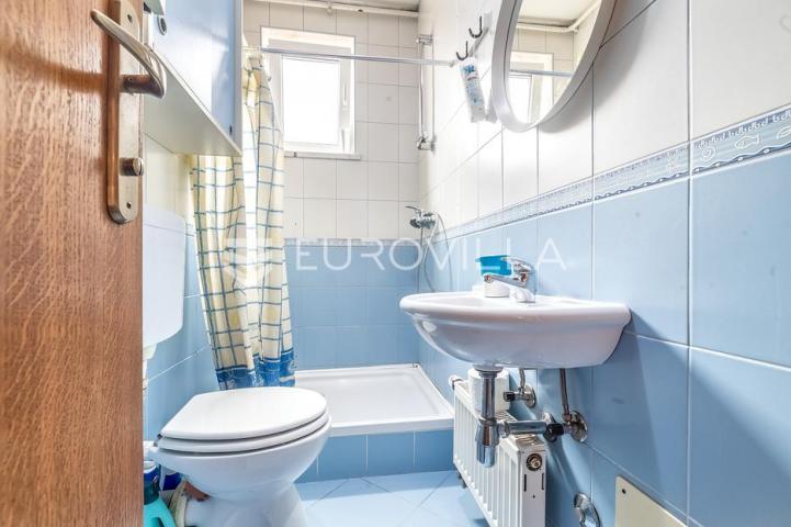 Zagreb, Sesvete, Stambeno poslovna roh bau kuća 410 m2