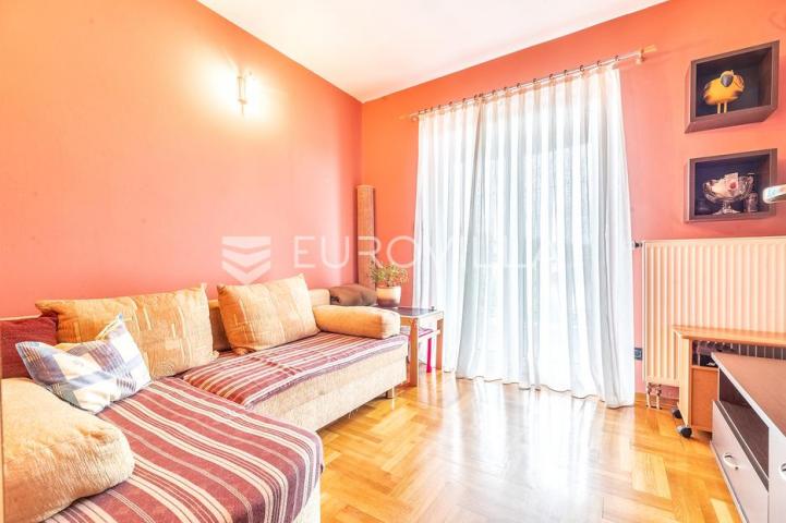 Zagreb, Sesvete, Stambeno poslovna roh bau kuća 410 m2