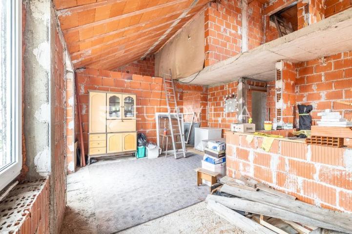 Zagreb, Sesvete, Stambeno poslovna roh bau kuća 410 m2