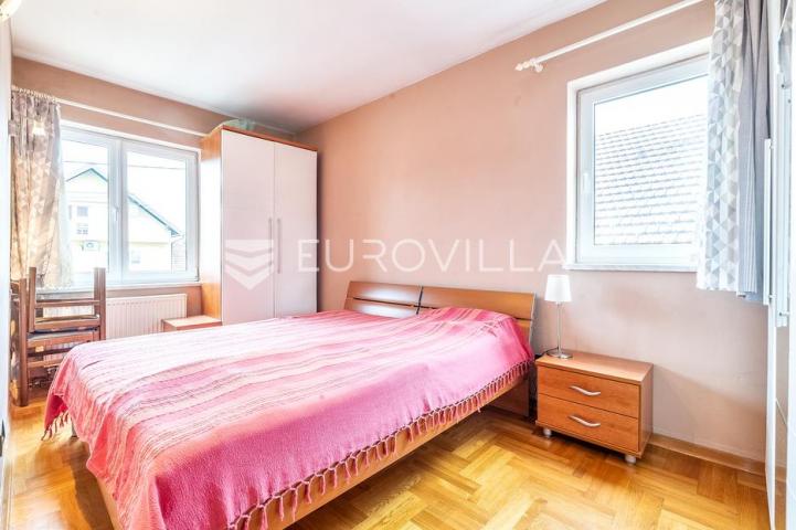 Zagreb, Sesvete, Stambeno poslovna roh bau kuća 410 m2