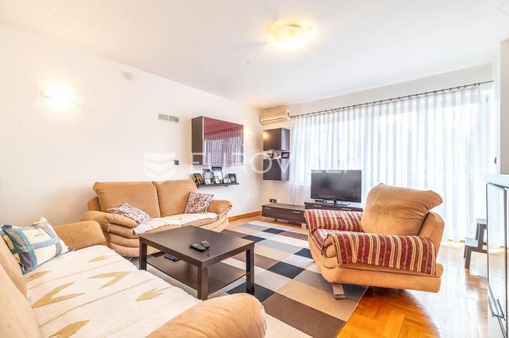 Zagreb, Sesvete, Stambeno poslovna roh bau kuća 410 m2
