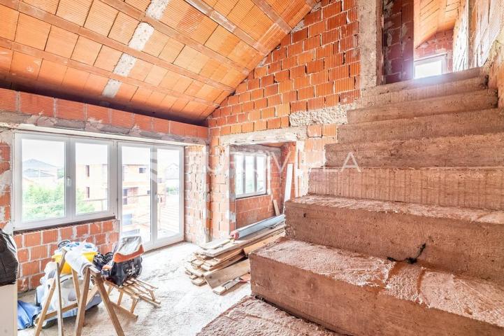 Zagreb, Sesvete, Stambeno poslovna roh bau kuća 410 m2
