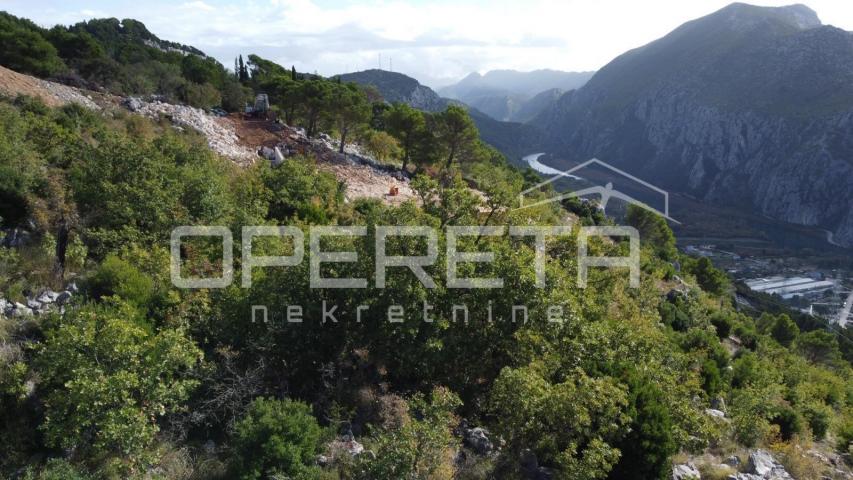 Zemljište 1.546 m² s projektom za modernu vilu, Omiš
