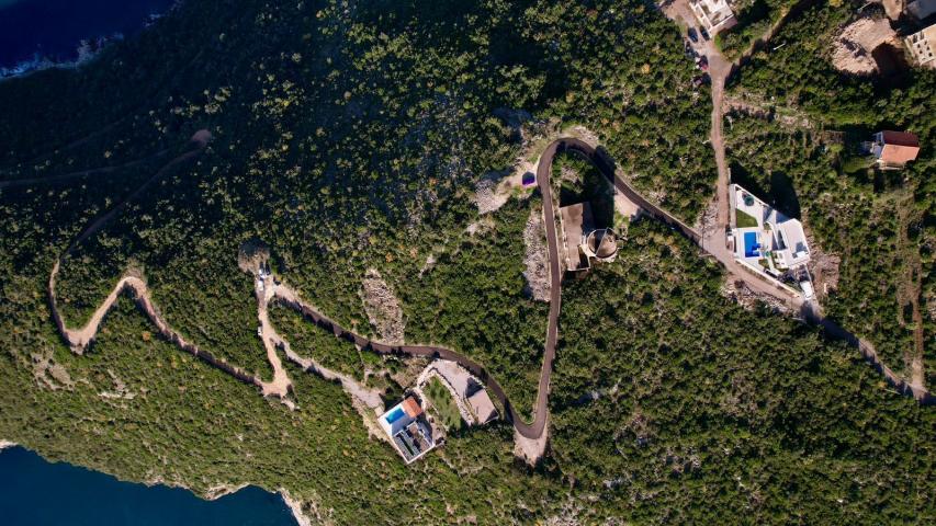 Na prodaju jedinstven plac na samoj obali mora – Zagora, opština Kotor, 1.050 m²