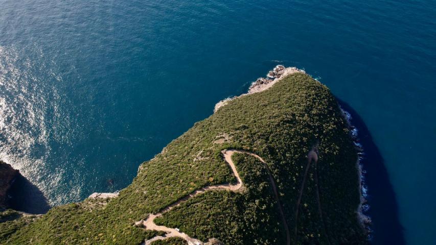 Na prodaju jedinstven plac na samoj obali mora – Zagora, opština Kotor, 1.050 m²