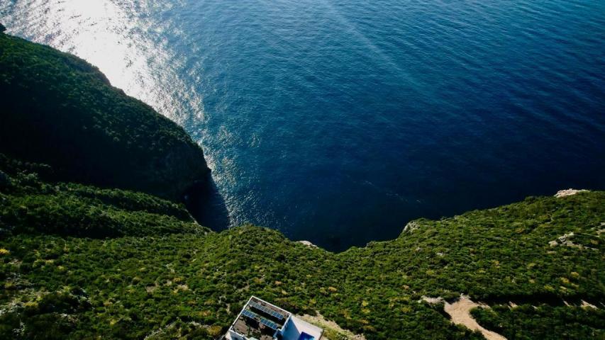 Na prodaju jedinstven plac na samoj obali mora – Zagora, opština Kotor, 1.050 m²