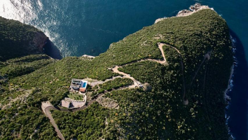Na prodaju jedinstven plac na samoj obali mora – Zagora, opština Kotor, 1.050 m²