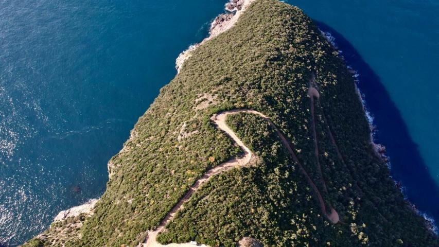Na prodaju jedinstven plac na samoj obali mora – Zagora, opština Kotor, 1.050 m²
