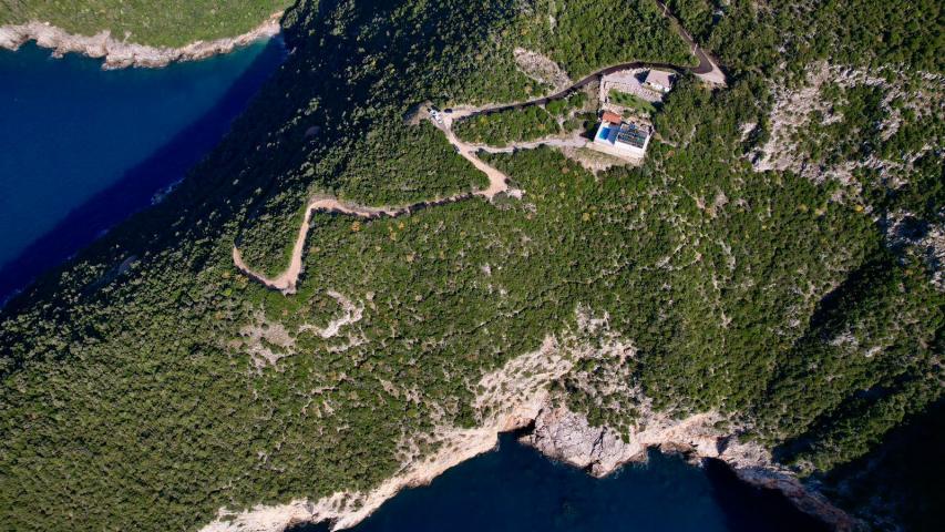 Na prodaju jedinstven plac na samoj obali mora – Zagora, opština Kotor, 1.050 m²