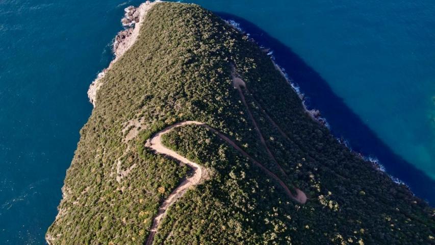 Na prodaju jedinstven plac na samoj obali mora – Zagora, opština Kotor, 1.050 m²