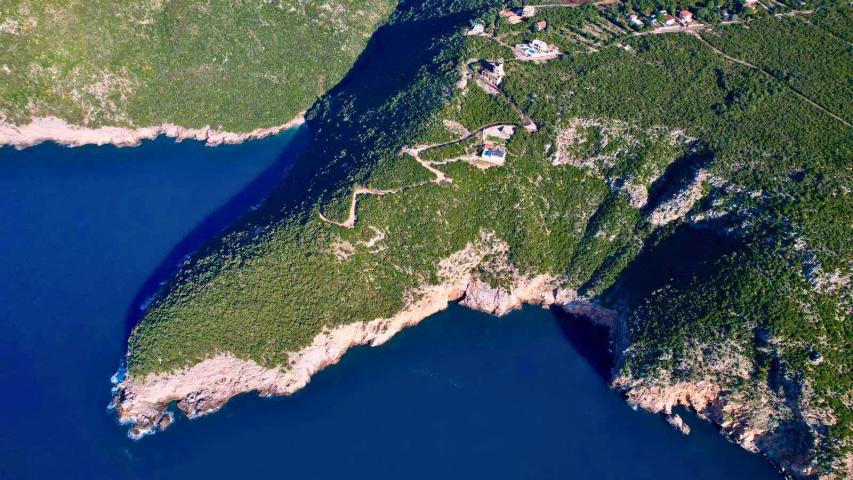 Na prodaju jedinstven plac na samoj obali mora – Zagora, opština Kotor, 1.050 m²