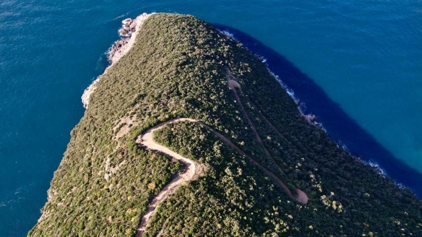 Na prodaju jedinstven plac na samoj obali mora – Zagora, opština Kotor, 1.050 m²