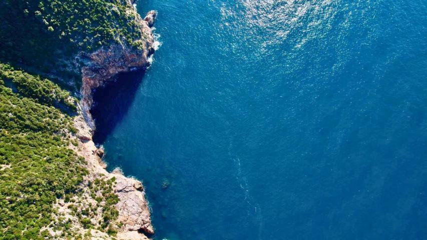 Na prodaju jedinstven plac na samoj obali mora – Zagora, opština Kotor, 1.050 m²