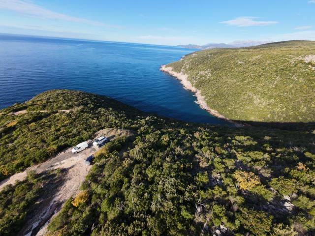 Na prodaju jedinstven plac na samoj obali mora – Zagora, opština Kotor, 1.050 m²