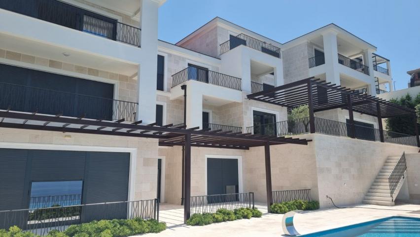 Opremljen trosoban stan 90 m² sa panoramskim pogledom na more – Blizikuće, Budva