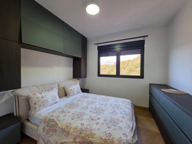 Opremljen trosoban stan 90 m² sa panoramskim pogledom na more – Blizikuće, Budva