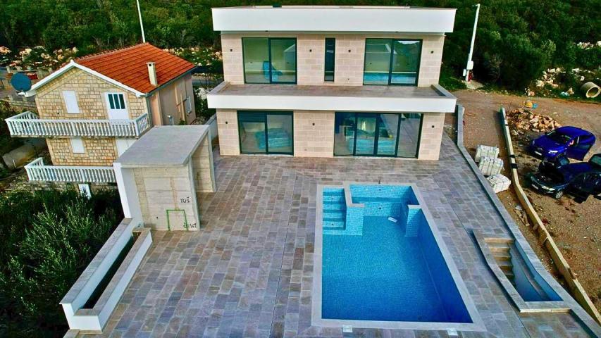 Luksuzna vila od 250 m² sa bazenom i panoramskim pogledom na more – Krimovica, Kotor