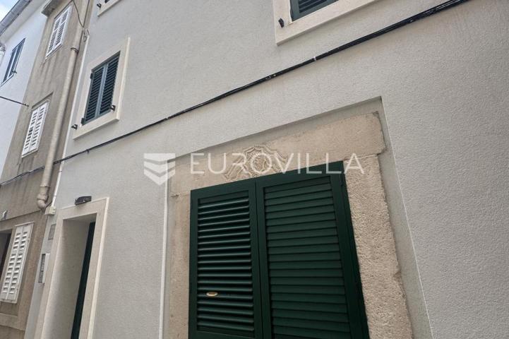 Otok Pag, Pag, moderan apartman u staroj jezgri, 150m od mora