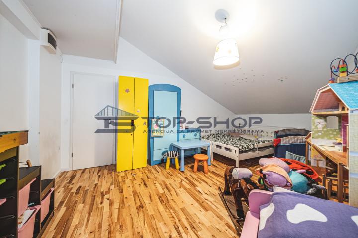 Vinogradska cesta , odlična  novi stan  površine 200 m2