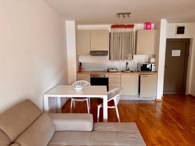 Jednosoban apartman u kompleksu sa bazenom, Przno-Budva (NA DUZI PERIOD, DOSTUPAN OD 15.07.2026)