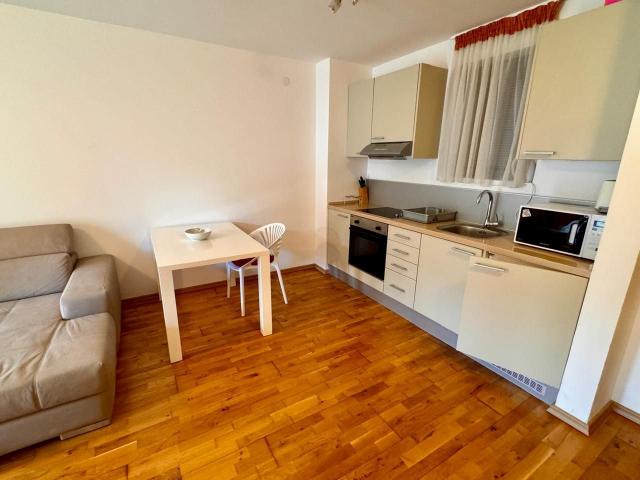 Jednosoban apartman u kompleksu sa bazenom, Przno-Budva (NA DUZI PERIOD, DOSTUPAN OD 15.07.2026)