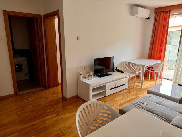 Jednosoban apartman u kompleksu sa bazenom, Przno-Budva (NA DUZI PERIOD, DOSTUPAN OD 15.07.2026)