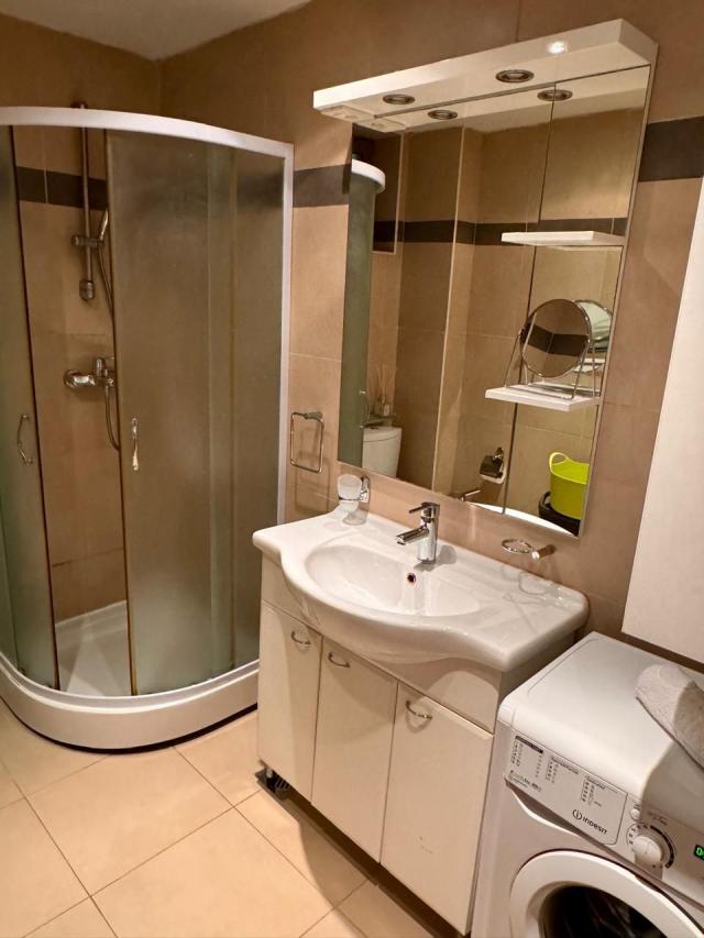 Jednosoban apartman u kompleksu sa bazenom, Przno-Budva (NA DUZI PERIOD, DOSTUPAN OD 15.07.2026)