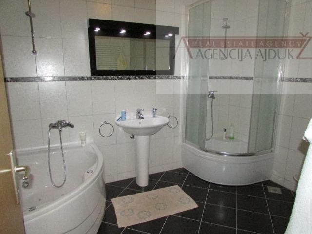 Imotski - Cista Provo vila  sa bazenom 742 m2 - sniženo