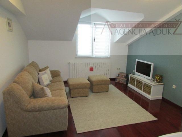 Imotski - Cista Provo vila  sa bazenom 742 m2 - sniženo