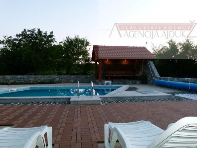 Imotski - Cista Provo vila  sa bazenom 742 m2 - sniženo