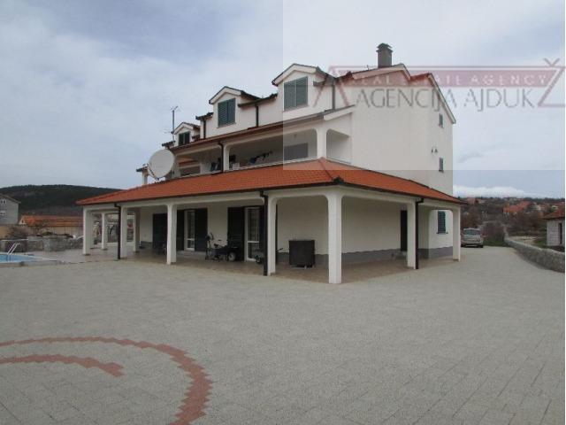 Imotski - Cista Provo vila  sa bazenom 742 m2 - sniženo
