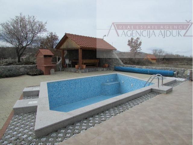 Imotski - Cista Provo vila  sa bazenom 742 m2 - sniženo