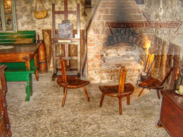 Imotski Lovreć uređena kamena kuća sa okućnicom