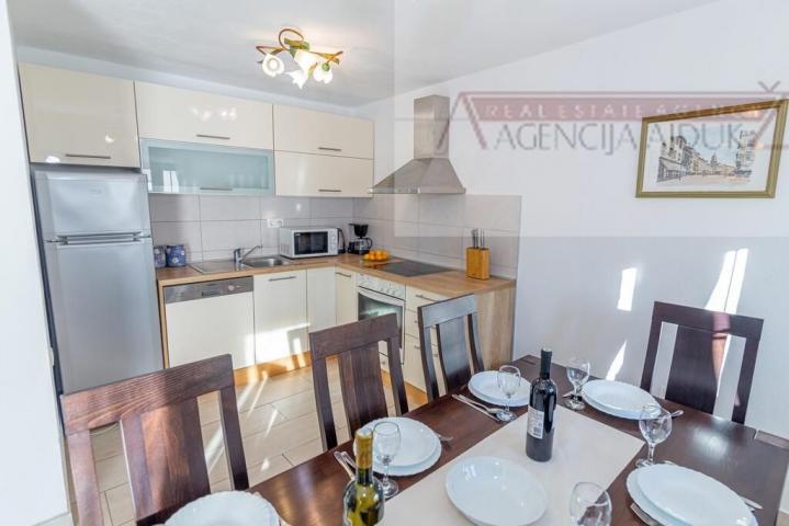 Imotski - vila sa bazenom 190 m2 - top ponuda