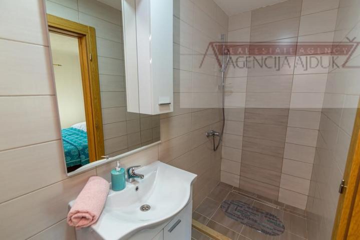 Imotski - vila sa bazenom 190 m2 - top ponuda