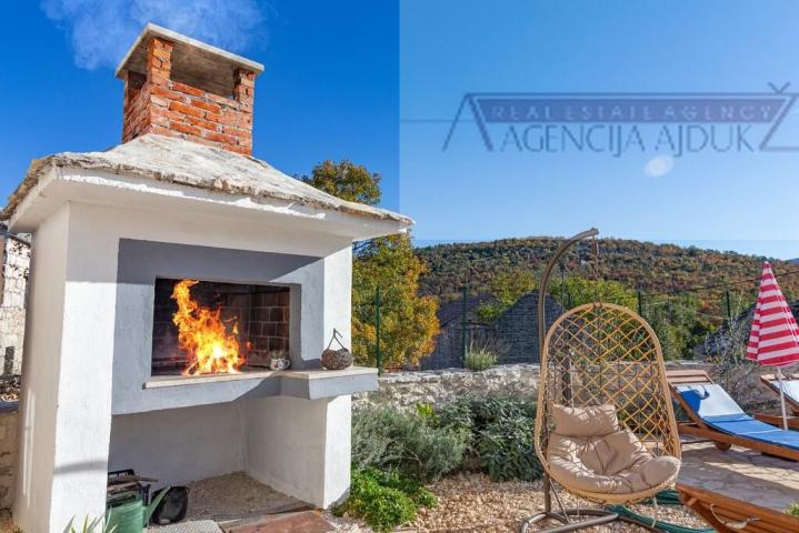 Imotski - vila sa bazenom 190 m2 - top ponuda