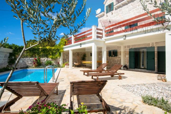 Imotski - vila sa bazenom 190 m2 - top ponuda