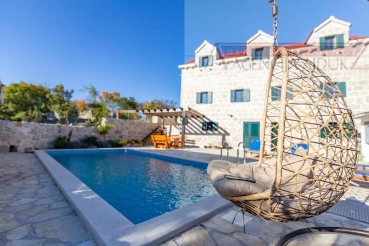 Imotski - vila sa bazenom 190 m2 - top ponuda