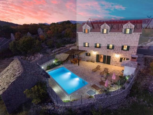 Imotski - vila sa bazenom 190 m2 - top ponuda