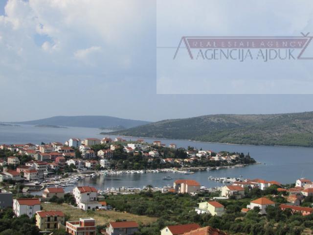 Trogir Seget Vranjica kuća sa 9 stanova roh-bau - novo u ponudi