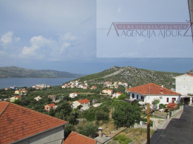 Trogir Seget Vranjica kuća sa 9 stanova roh-bau - novo u ponudi