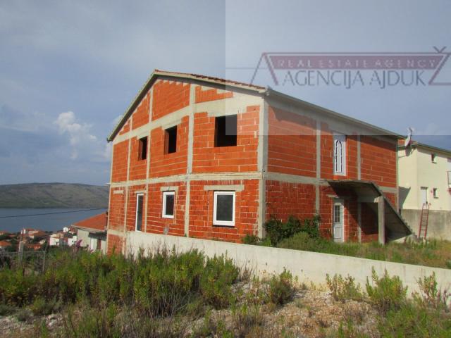 Trogir Seget Vranjica kuća sa 9 stanova roh-bau - novo u ponudi